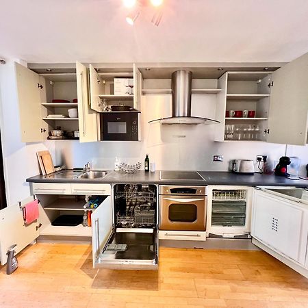 Great River Thames View Entire Apartment In The Most Central Лондон Экстерьер фото